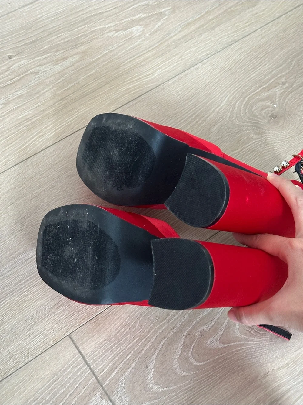 Cape Ribbon Size 5 Red Platform Heels